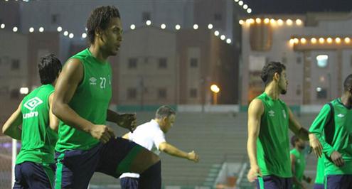 خاص.. بالصور: «انهمار دموع» أوليفيرا.. وبصاص والسوادي يواسيانه